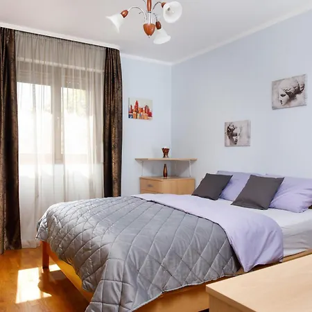 Apartment By Me Split