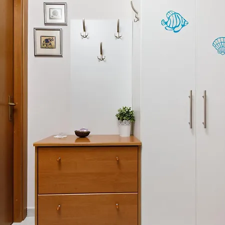 Apartment By Me Split